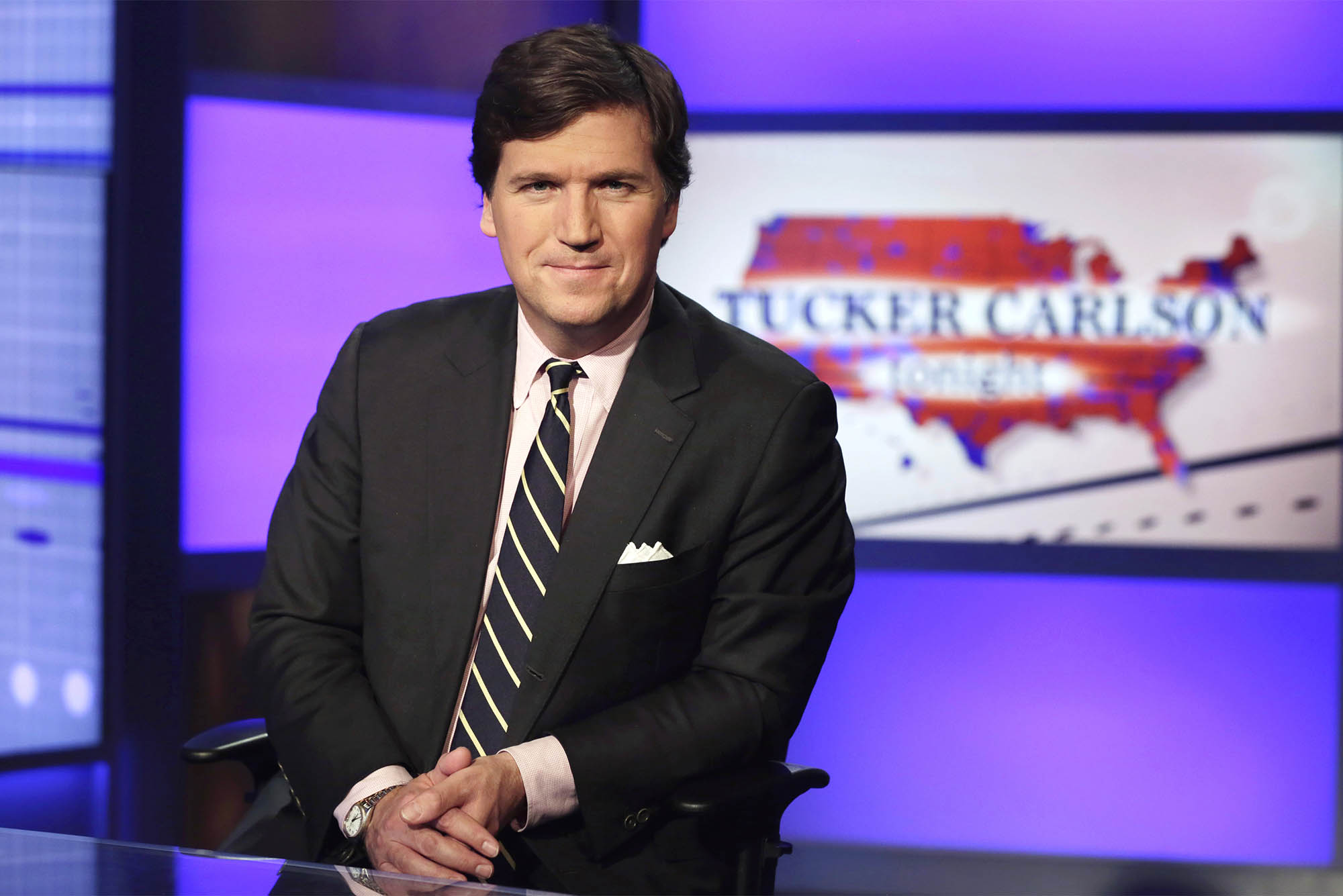 Nhà báo Tucker Carlson